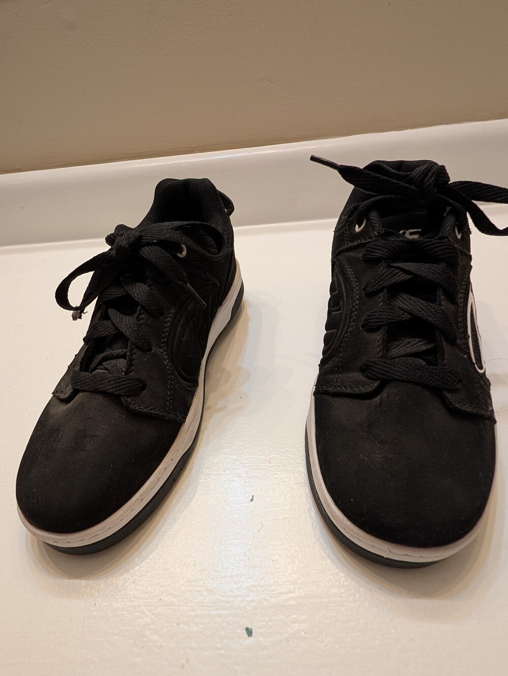 Heelys Black Voyager Skate Shoes Unisex Youth Size 4